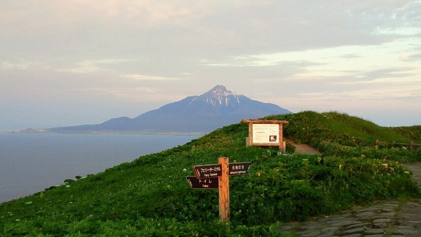 礼文島から見える利尻富士